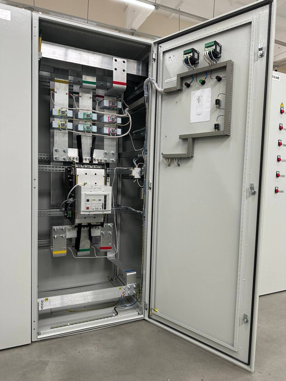 Открытый шкаф